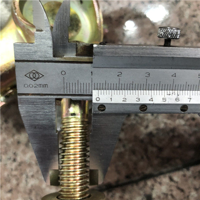 Wciśnięte obrotowe łączniki show 04