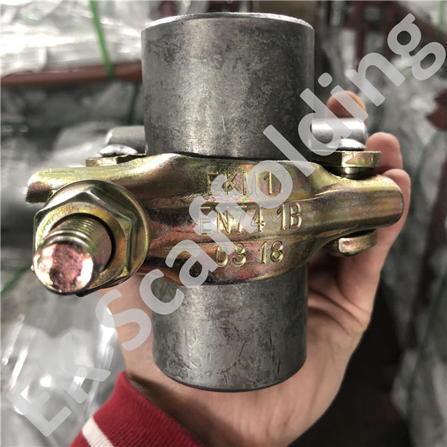 Wciśnięty podw&oacute;jny pokaz 01