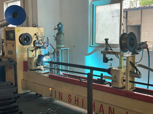 Regulowane słupy shoring spawanie