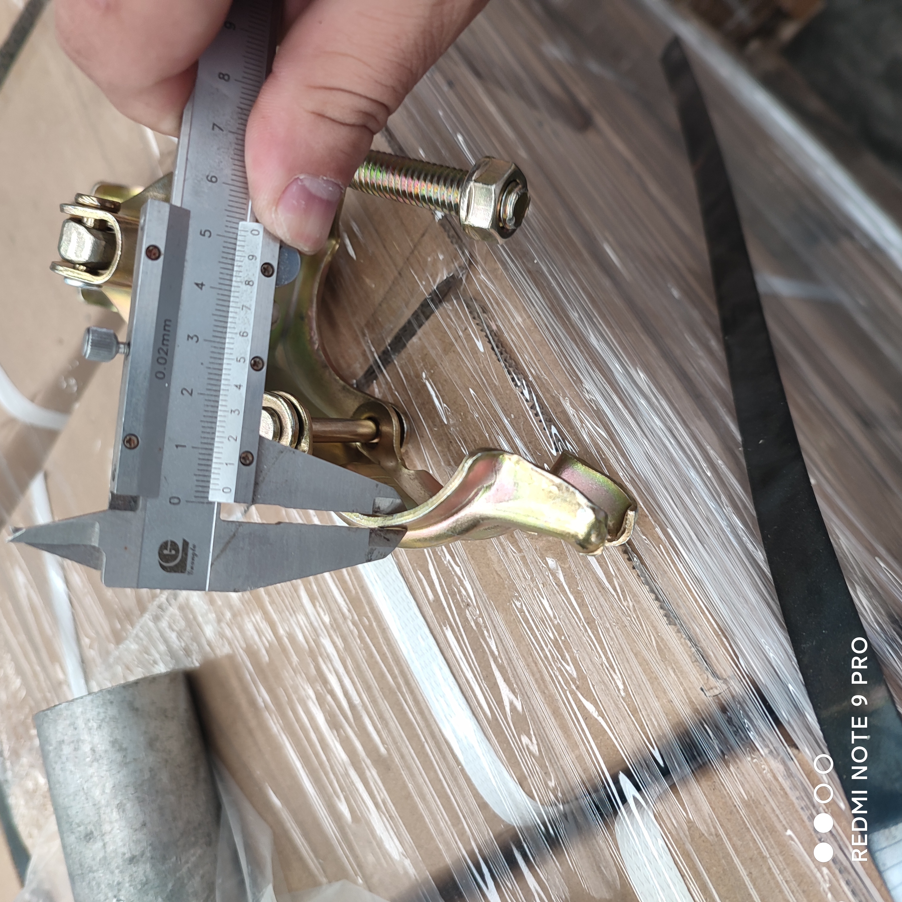 wciskany łącznik obrotowy 