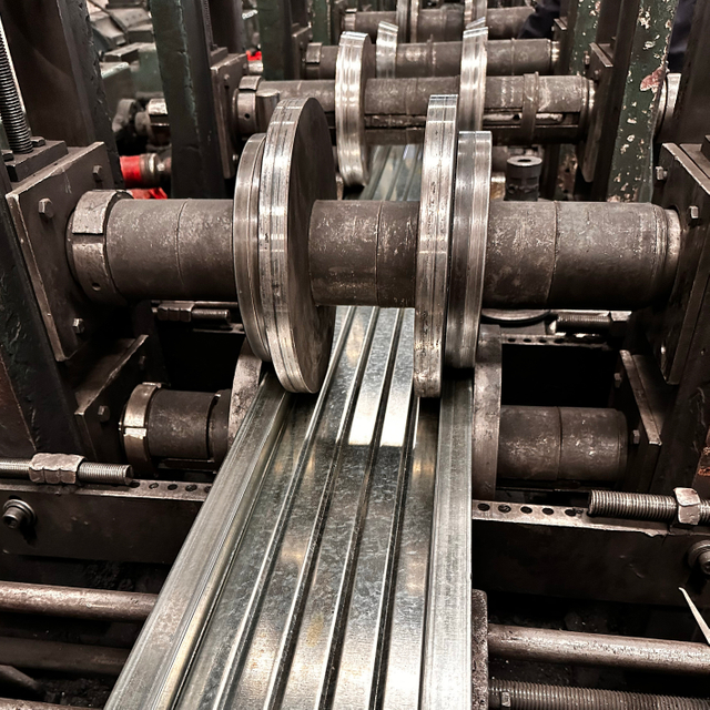 Zamknięta stalowa deska