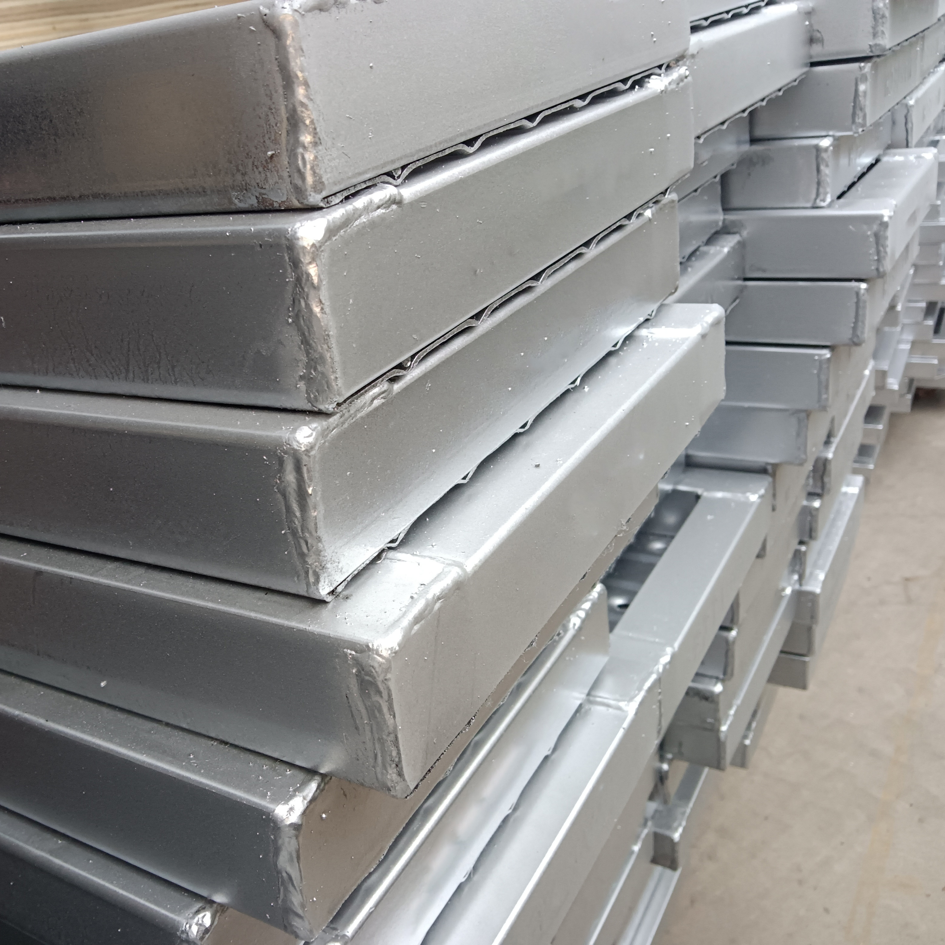 Zamknięta stalowa deska