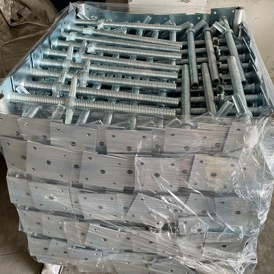 puste podnośniki do poziomowania rusztowań