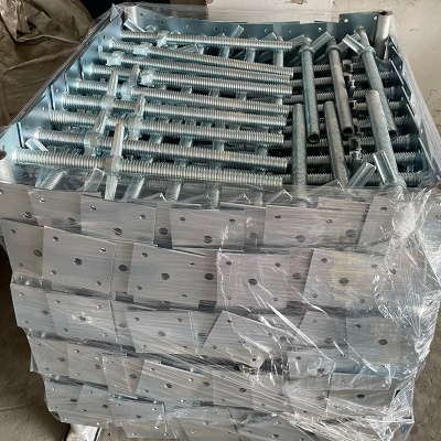 z wydrążoną podstawą