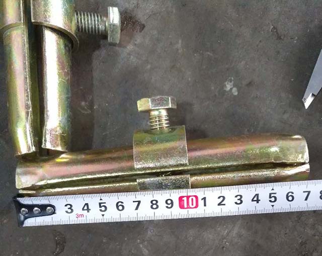 Wciśnięty styk złącza 08