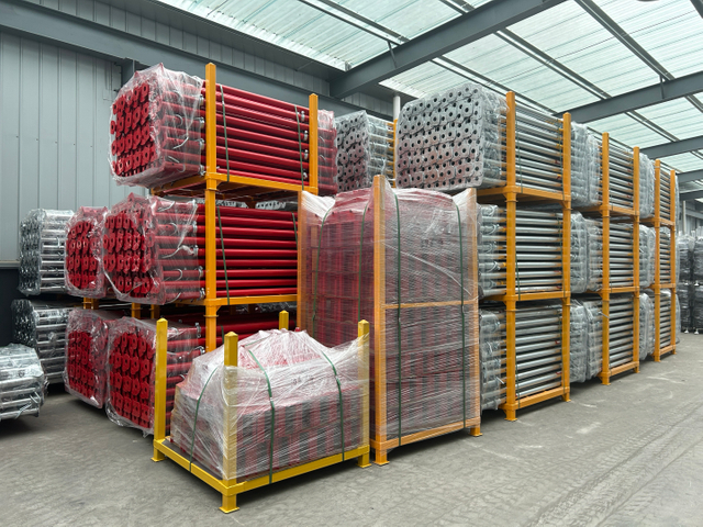 Stalowy dostawca rekwizyt&oacute;w