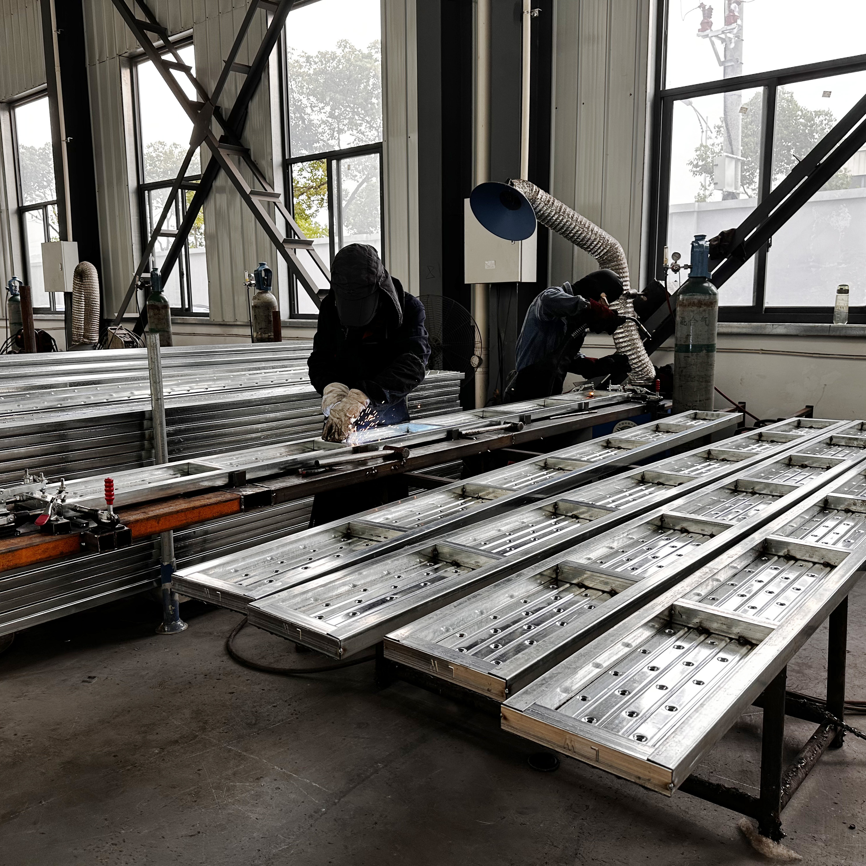 Zamknięta stalowa deska 