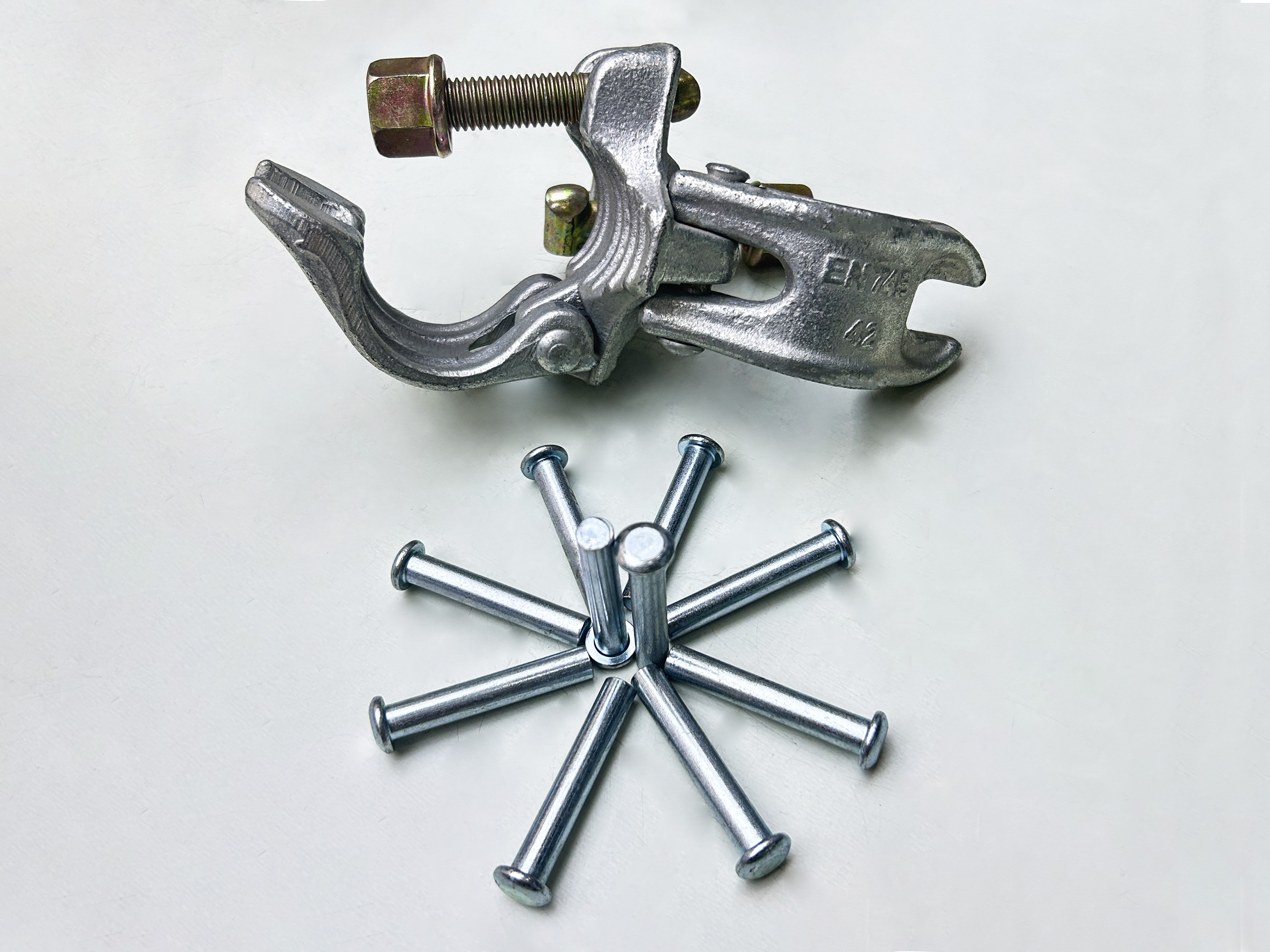 podw&oacute;jny łącznik 