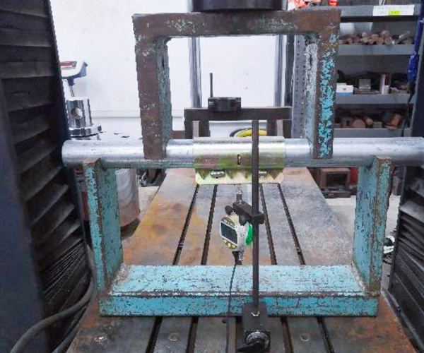 Wciśnięty łącznik rękaw&oacute;w w testach