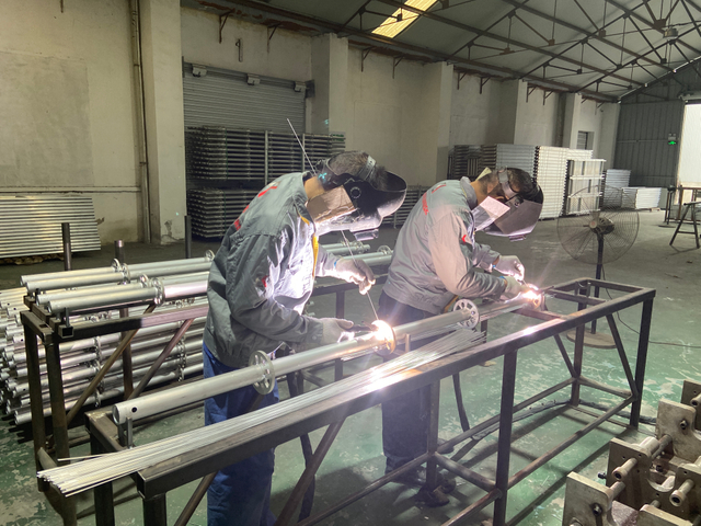 Aluminiowy standard rusztowania