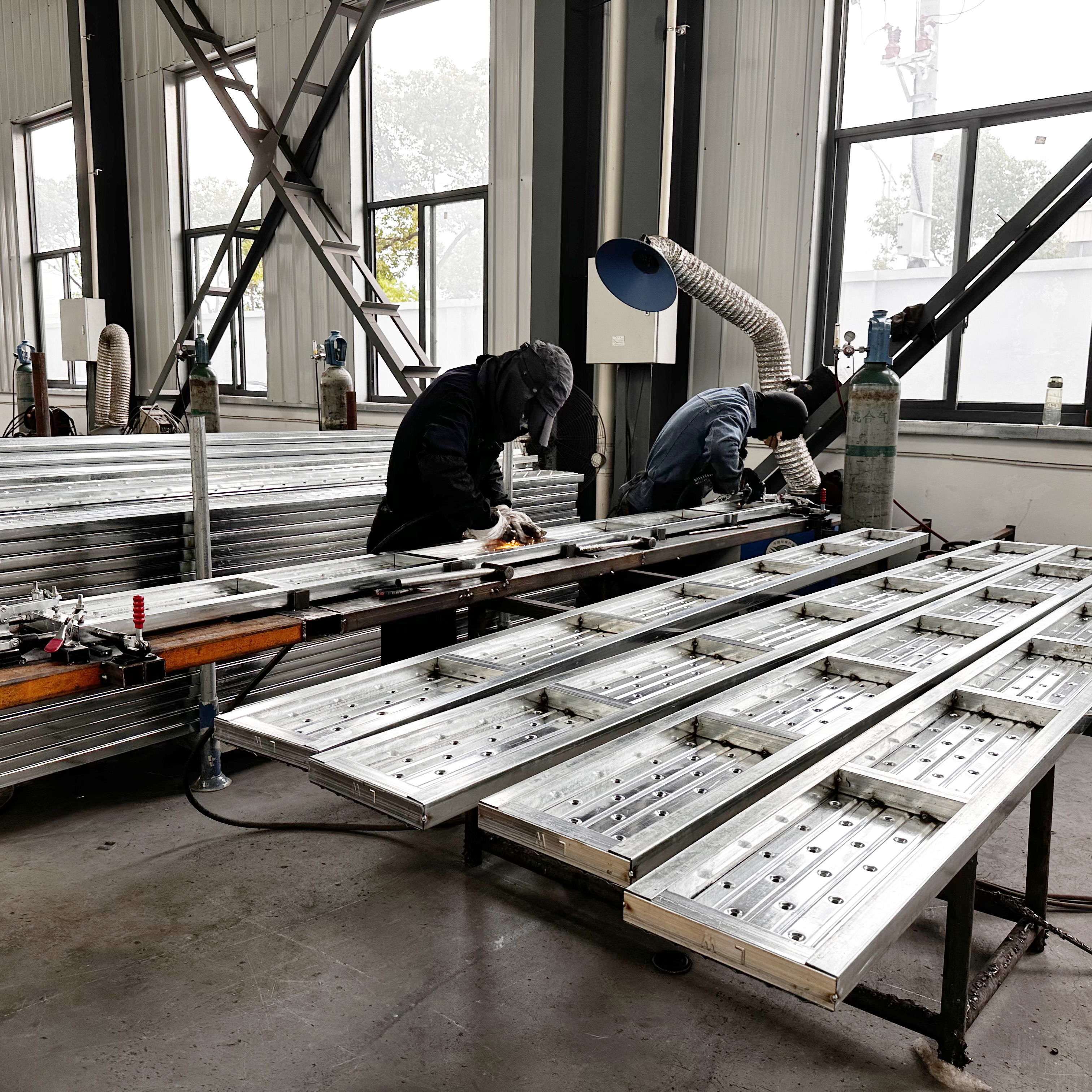 Zamknięta stalowa deska 