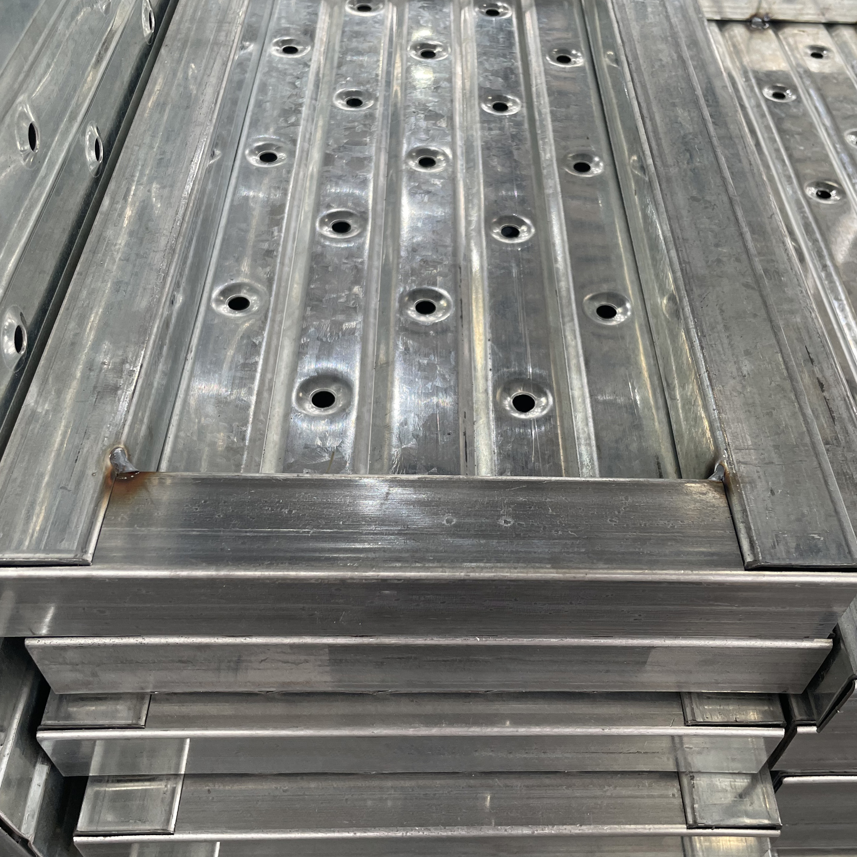 Zamknięta stalowa deska 