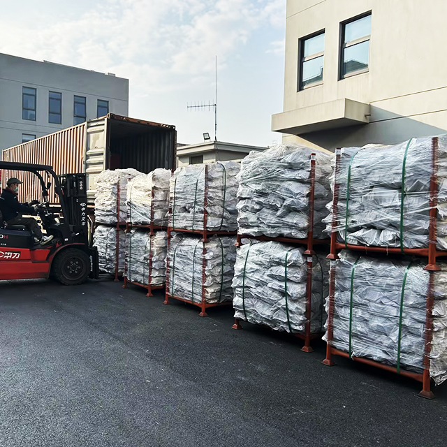 Łącznik ustalający deski 