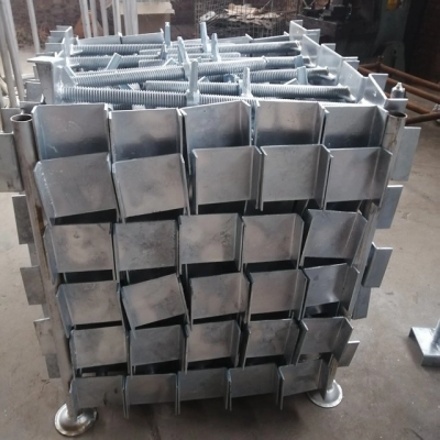 Regulowany podnośnik typu U do rusztowania