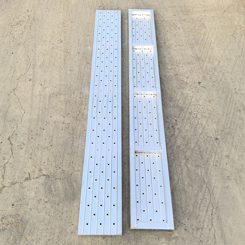 rusztowanie złożona z desek