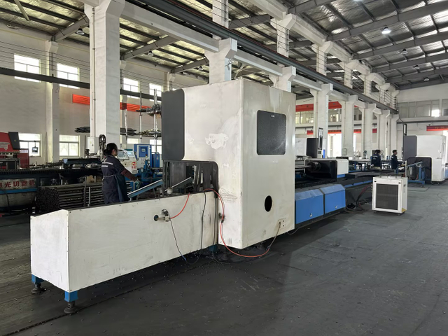 stalowa maszyna do rekwizyt&oacute;w