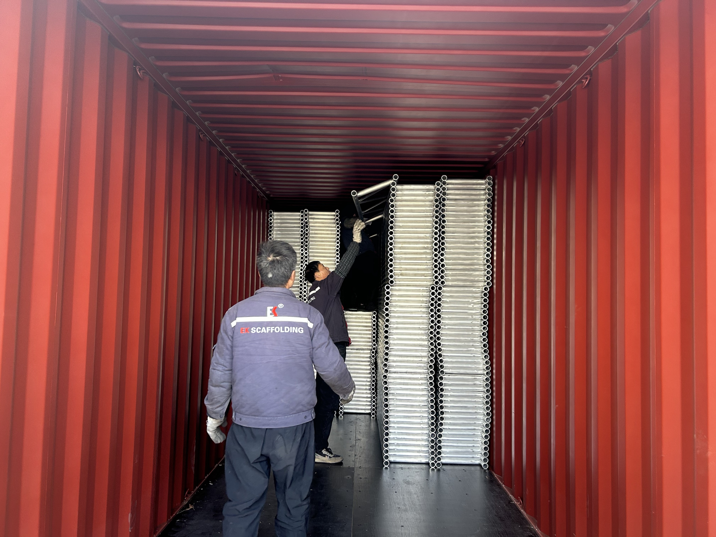 ładowanie belek aluminiowych 