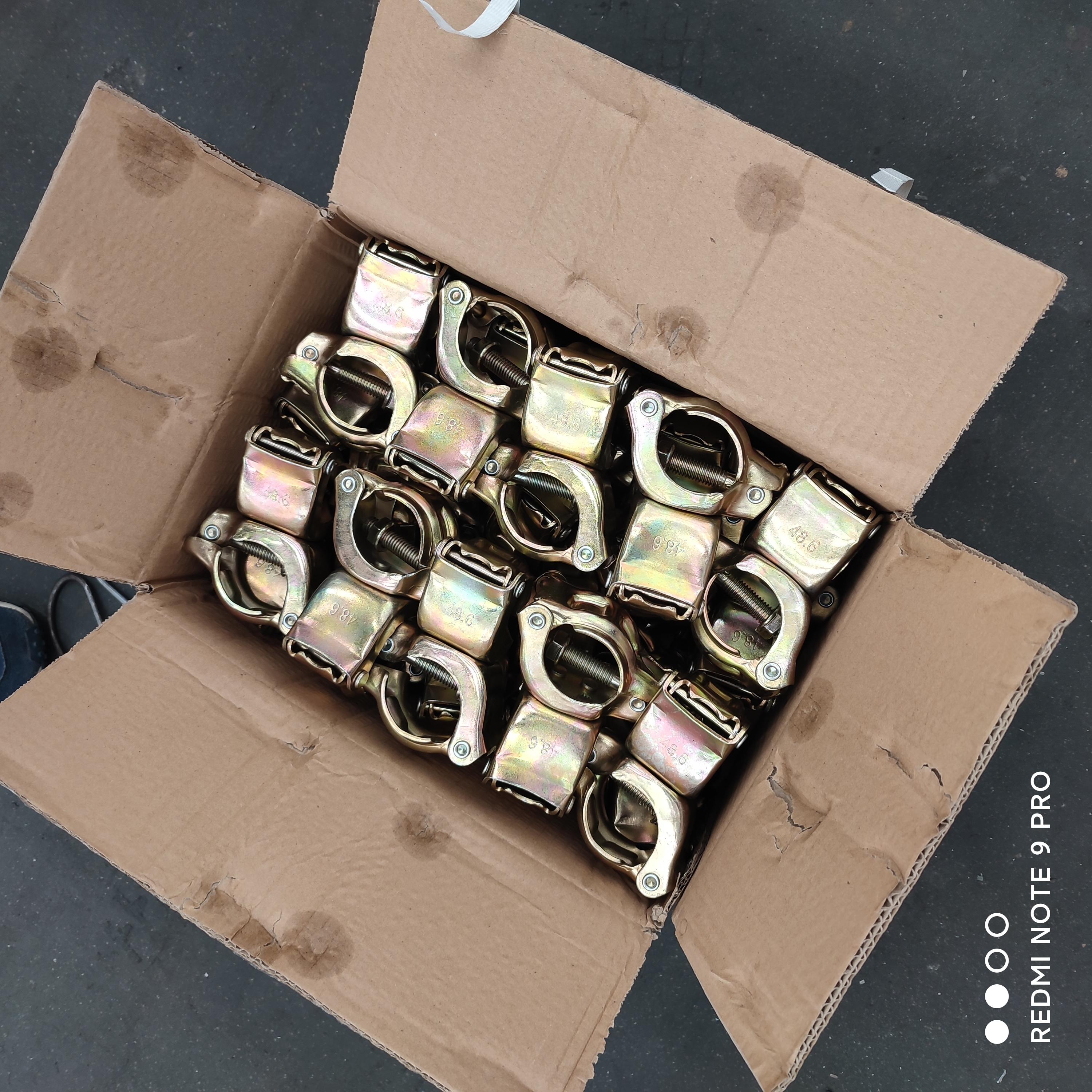 wciskany łącznik obrotowy