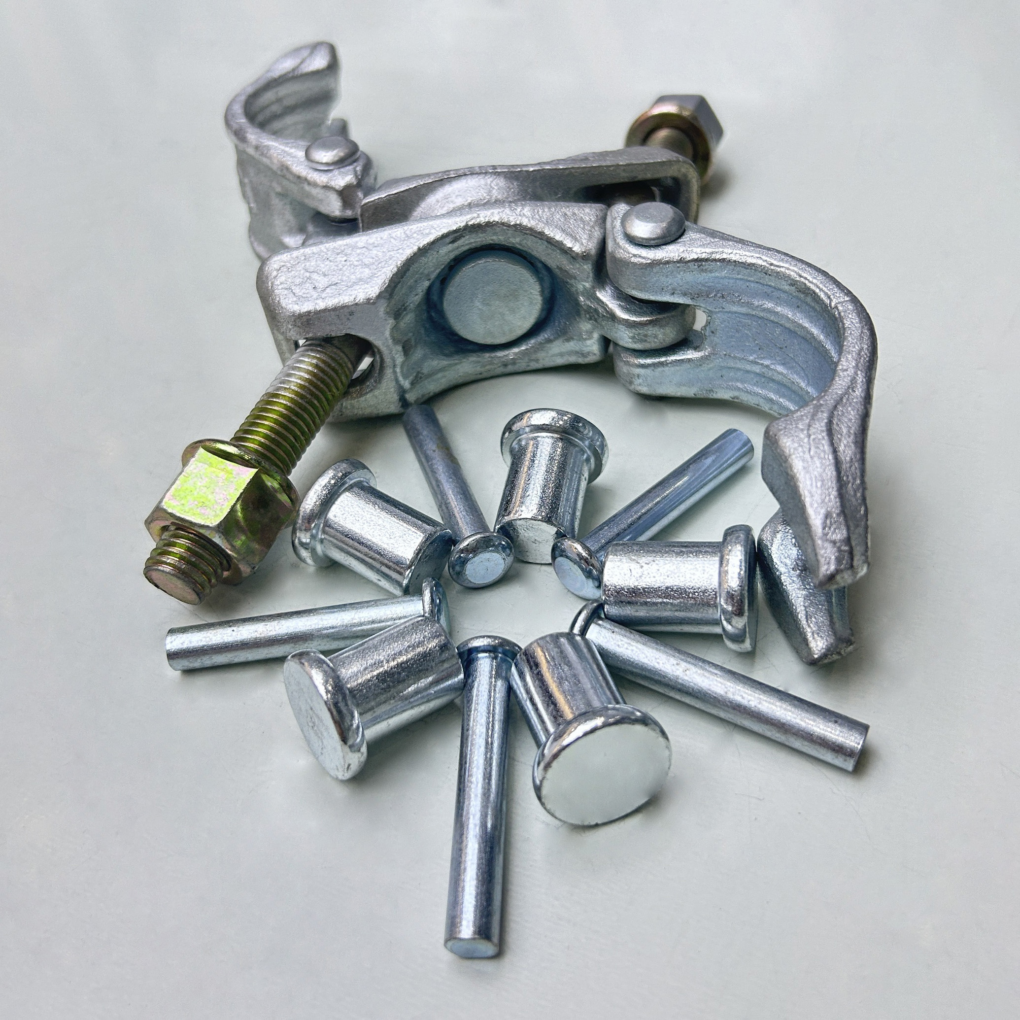 Niemiecki nit łączący rusztowania