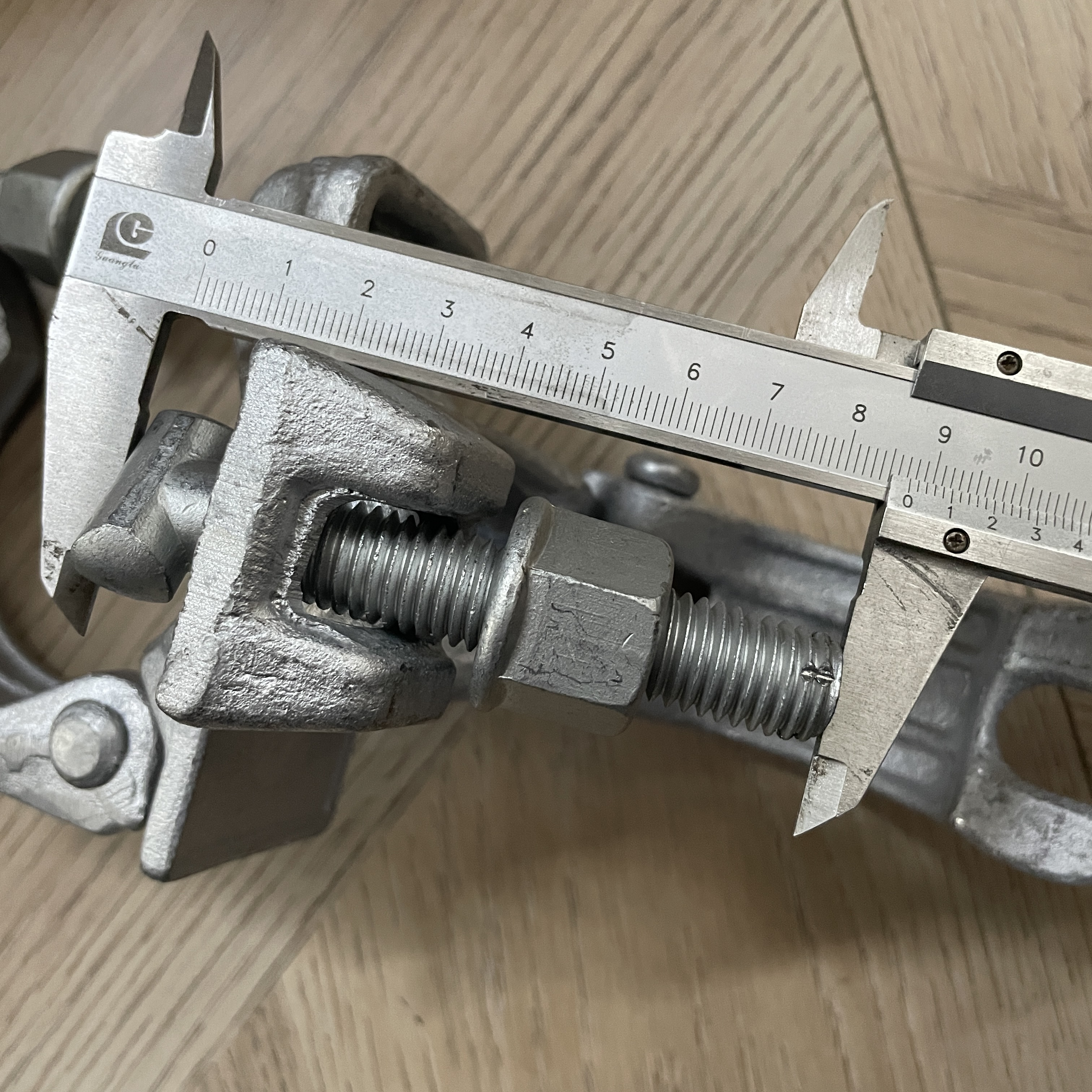 Zacisk do rusztowań o specjalnym kształcie Zacisk 