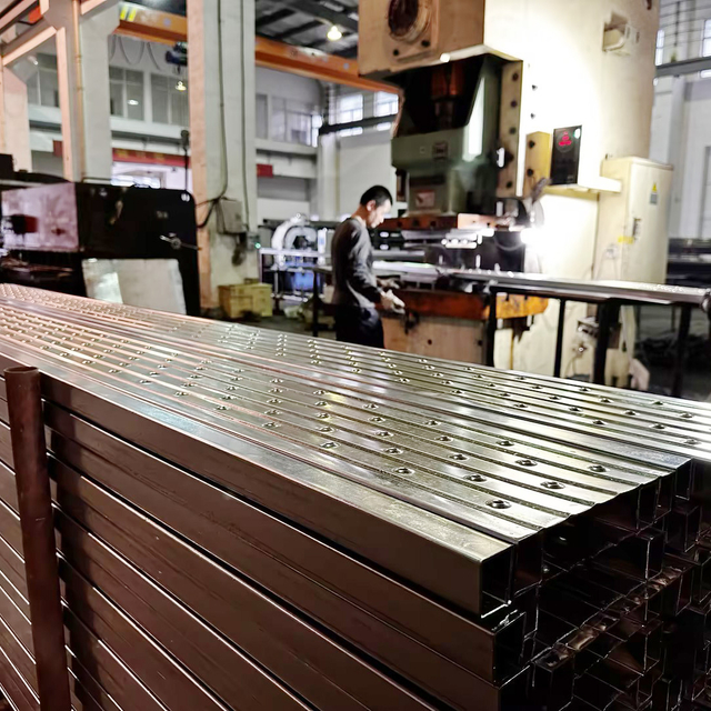 Zamknięta stalowa deska