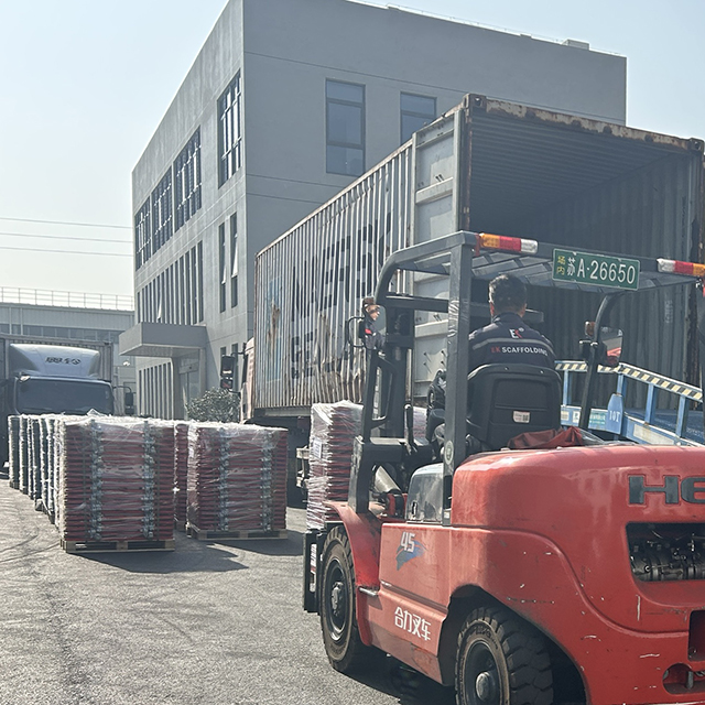 Wysyłka bramy z odwracalnym dostępem do drabiny