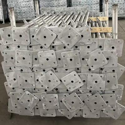 puste podnośniki do poziomowania rusztowań