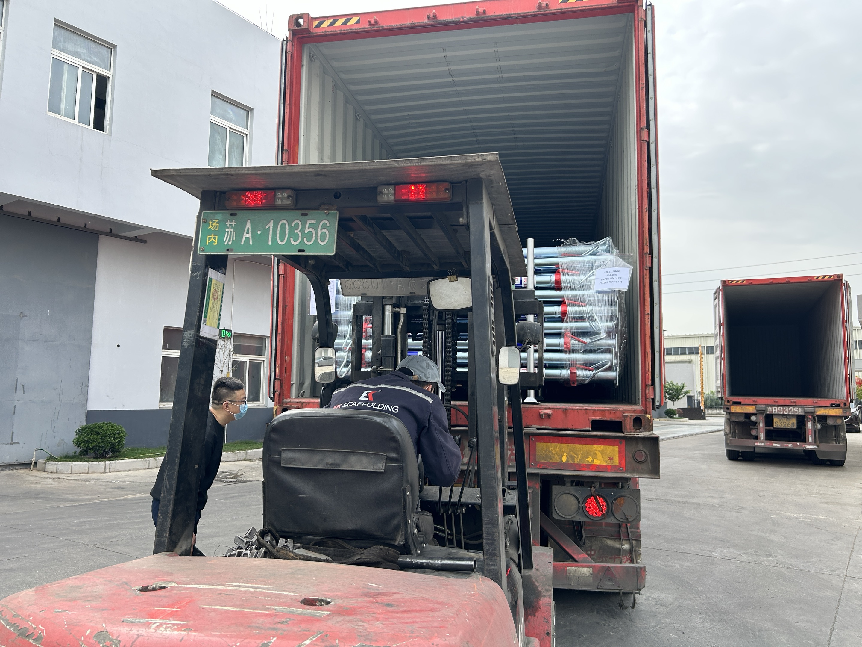 wysyłka podp&oacute;r rusztowań