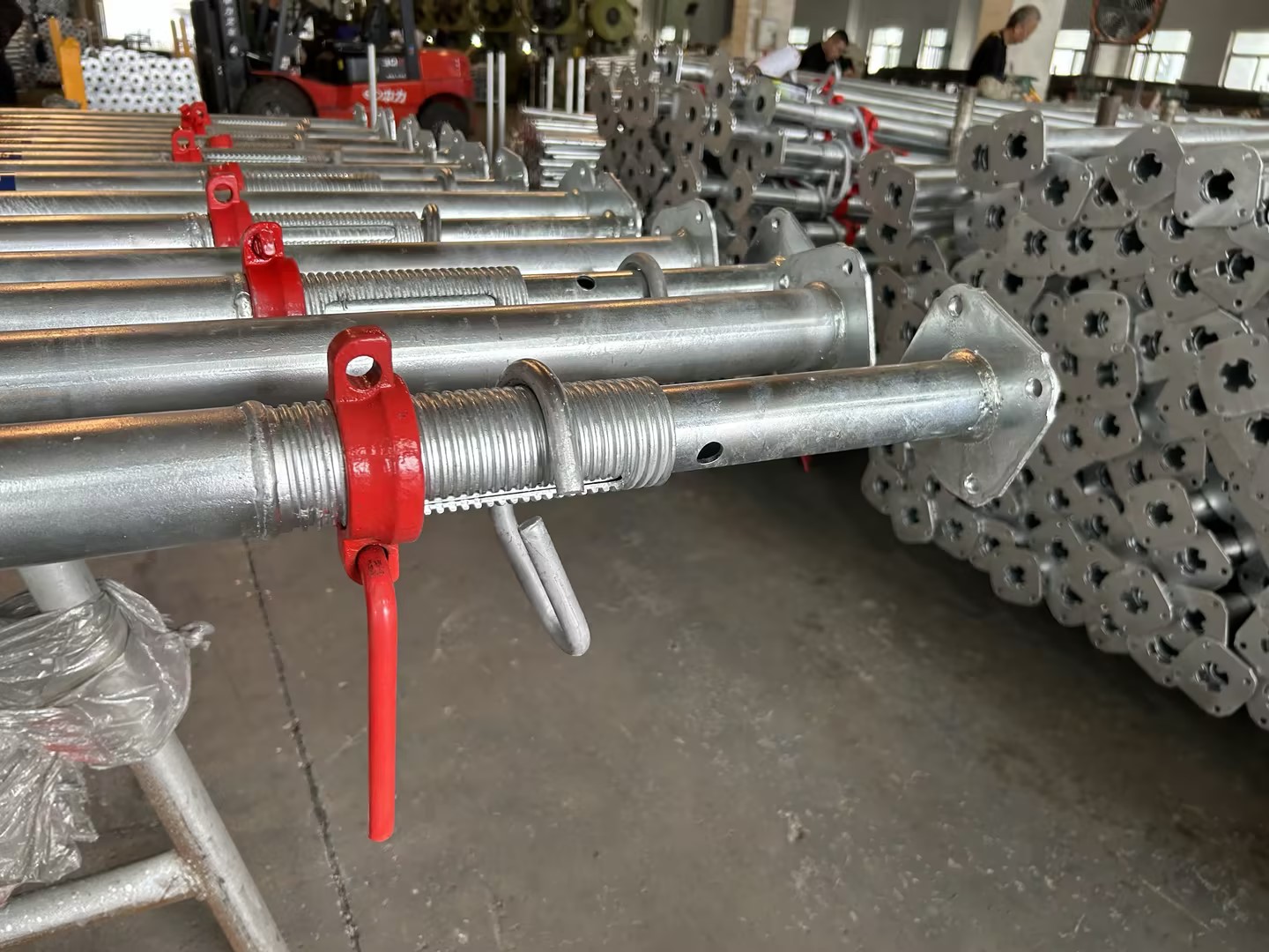 proces produkcji podp&oacute;r rusztowań