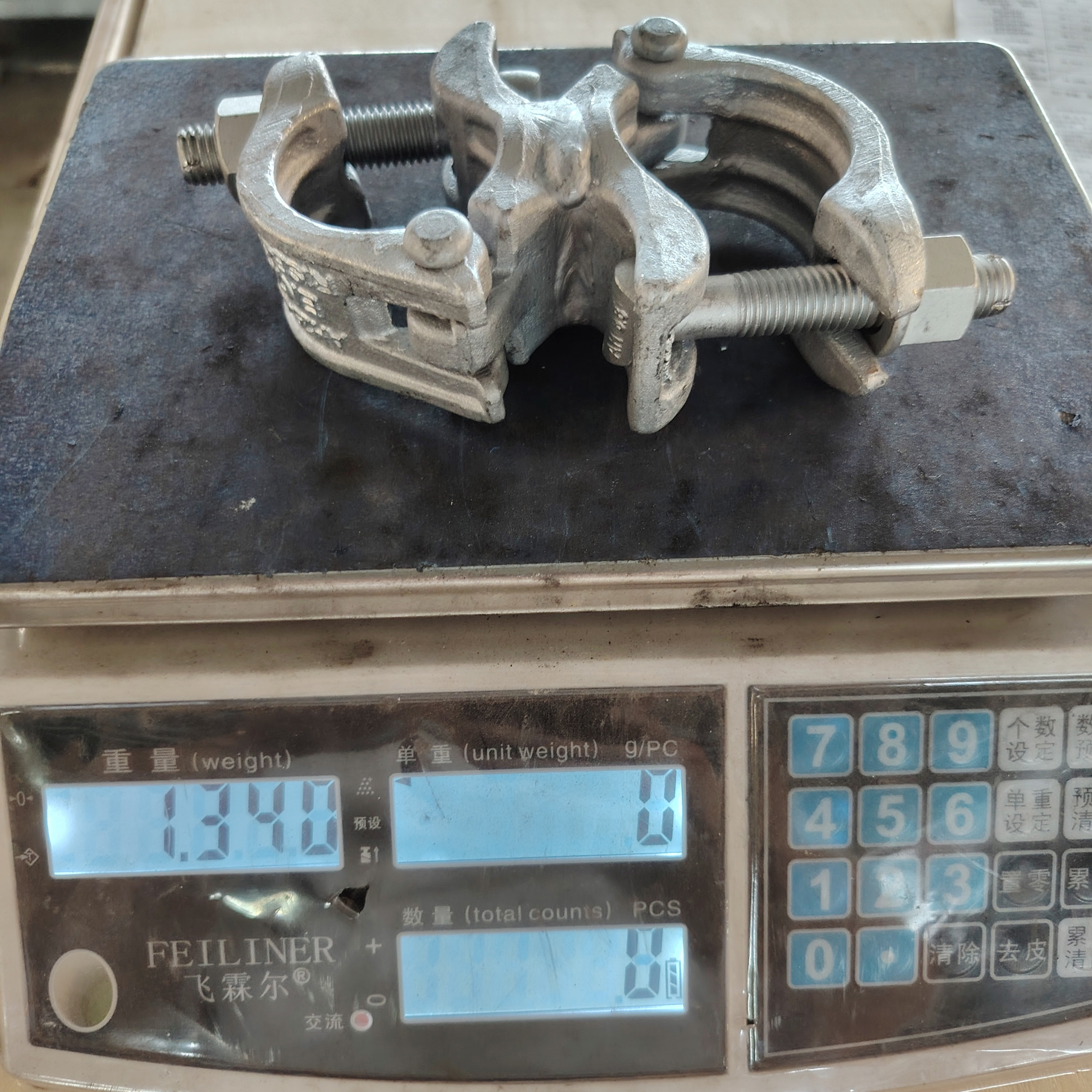 Łącznik dystansowy - Zacisk rusztowy o specjalnym kształcie 74 mm