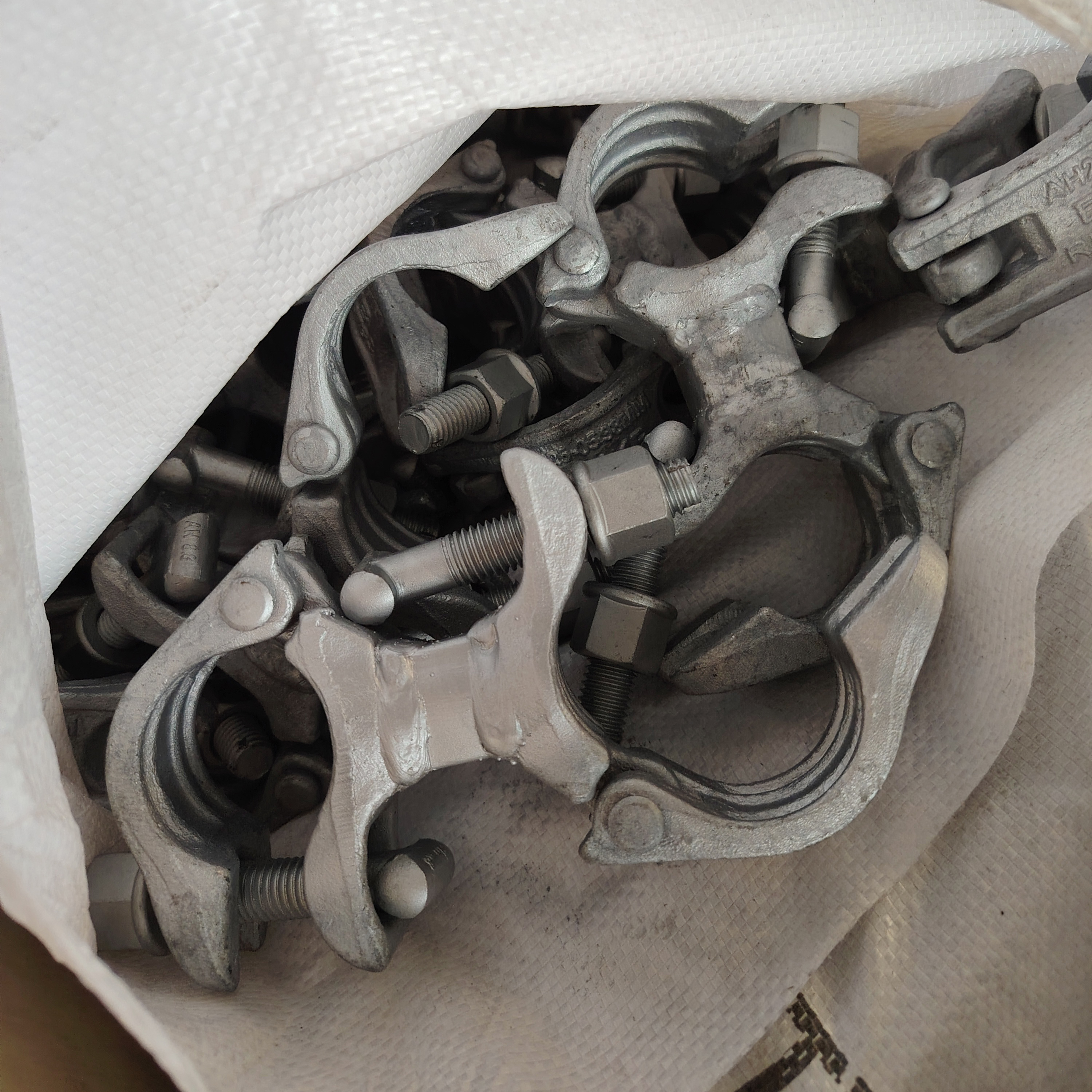 Łącznik dystansowy - Zacisk rusztowy o specjalnym kształcie 98 mm