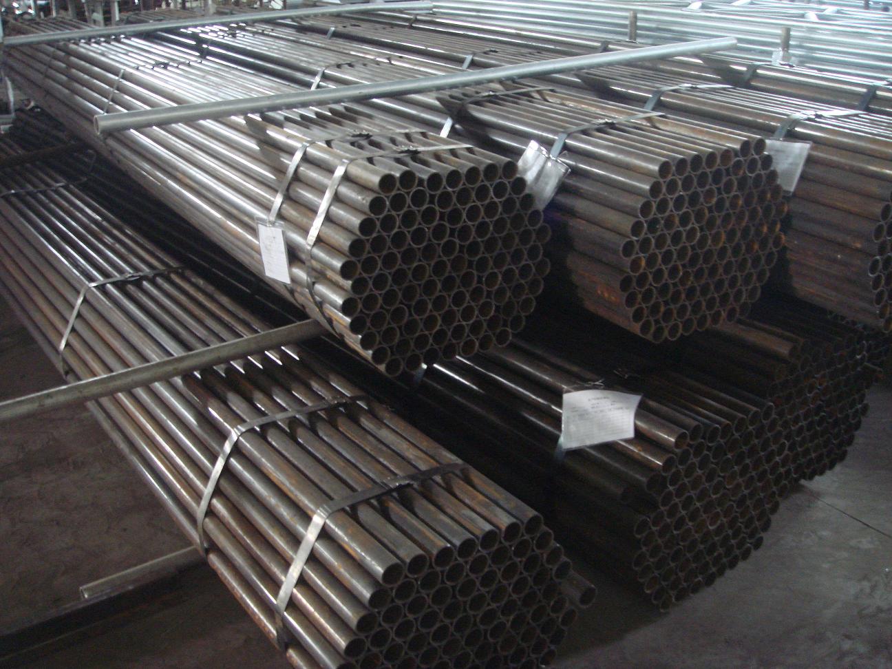 Czarna rura rusztowań