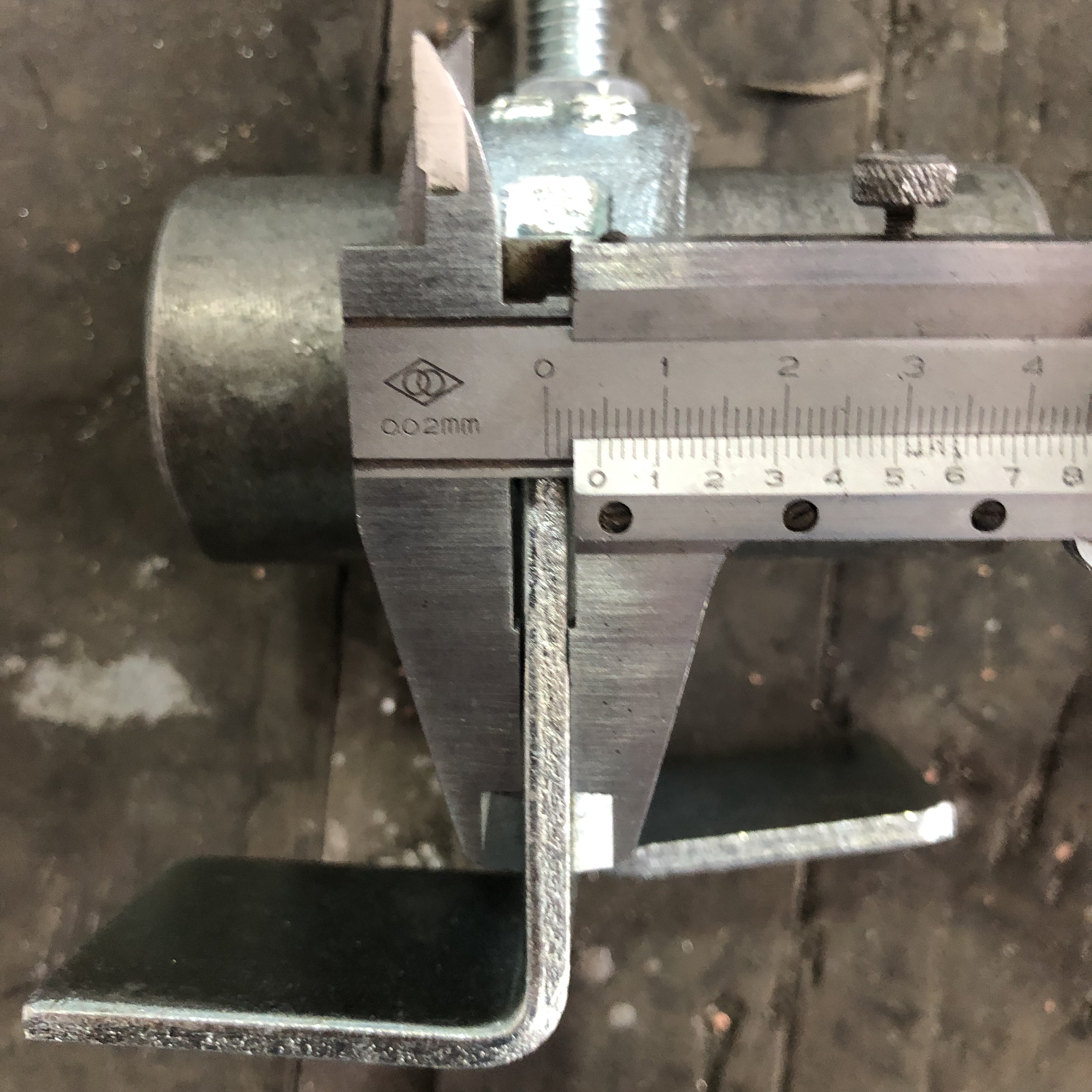 Spadek złącza zatrzymującego płytę