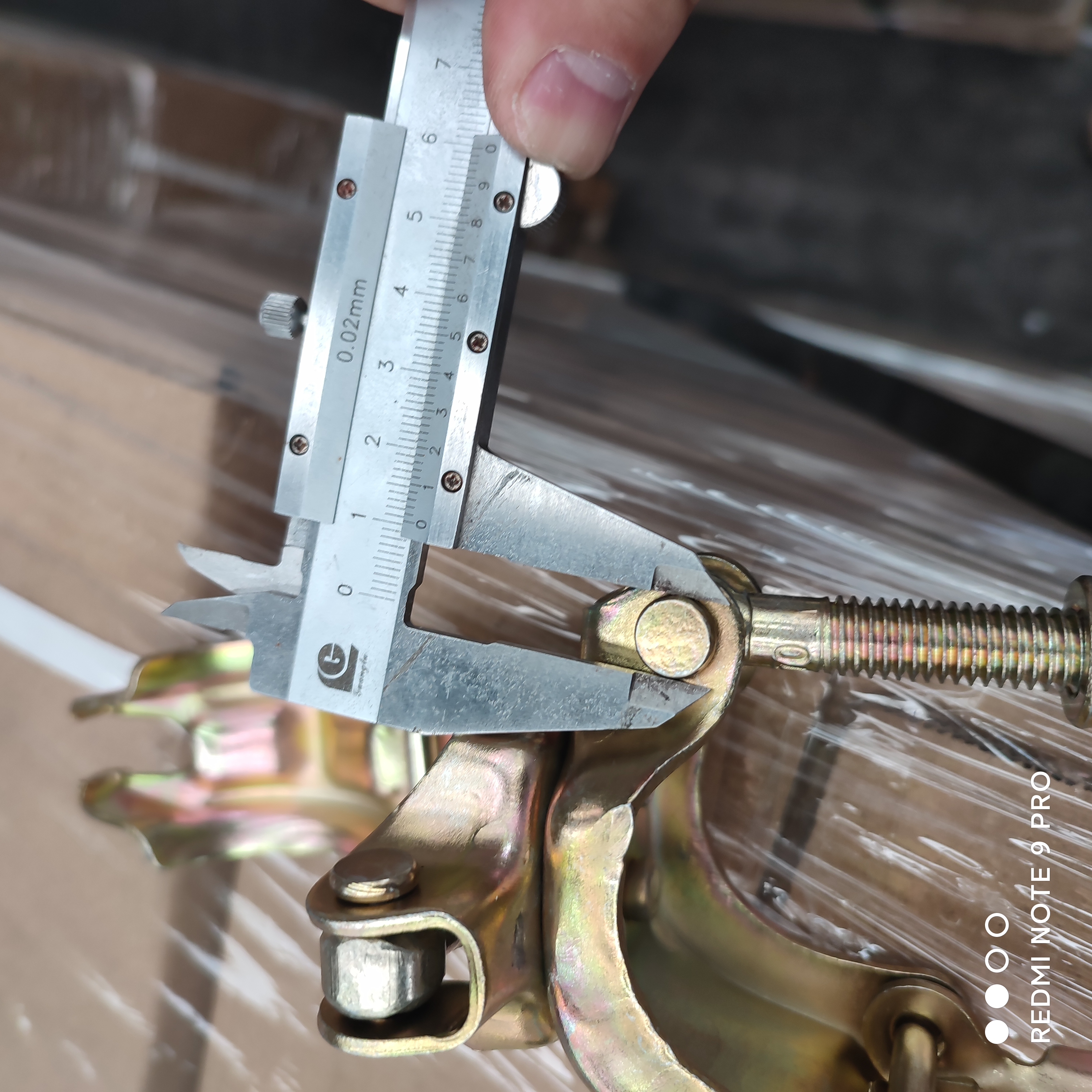 wciskany łącznik obrotowy 