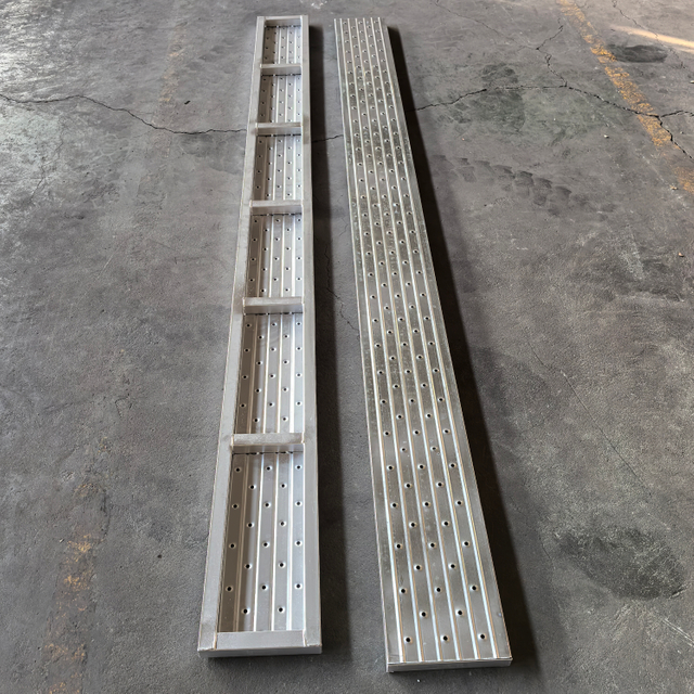 Zamknięta stalowa deska 3,0 m