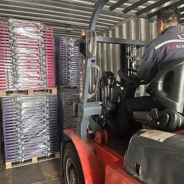 Wysyłka bramy z odwracalnym dostępem do drabiny