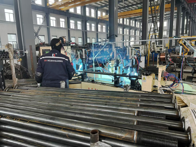 Regulowane słupy shoring spawanie