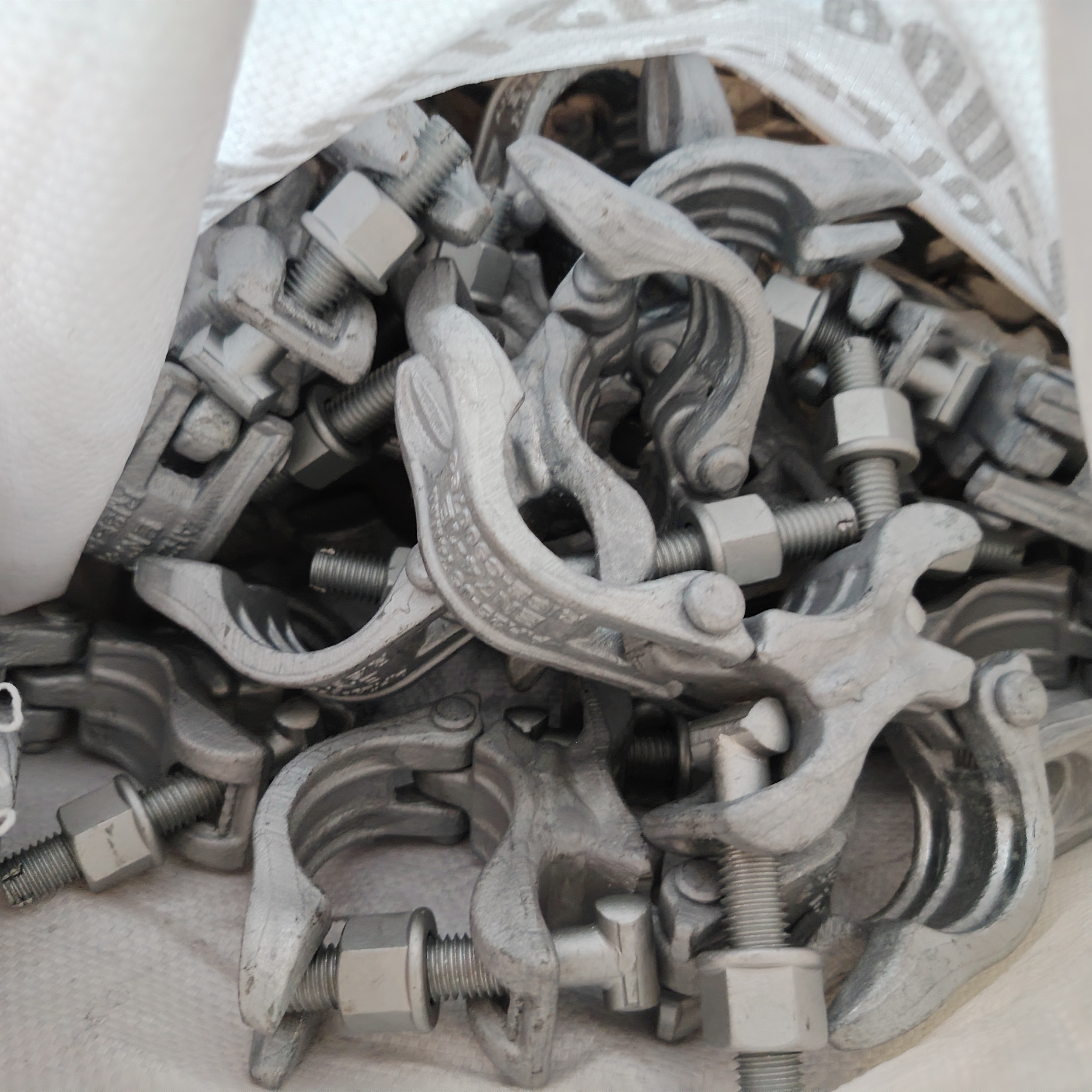 Łącznik dystansowy - Zacisk rusztowy o specjalnym kształcie 74 mm