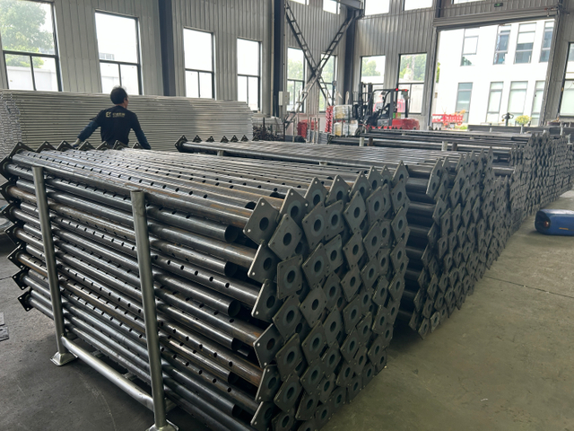 Regulowane podpory stalowe