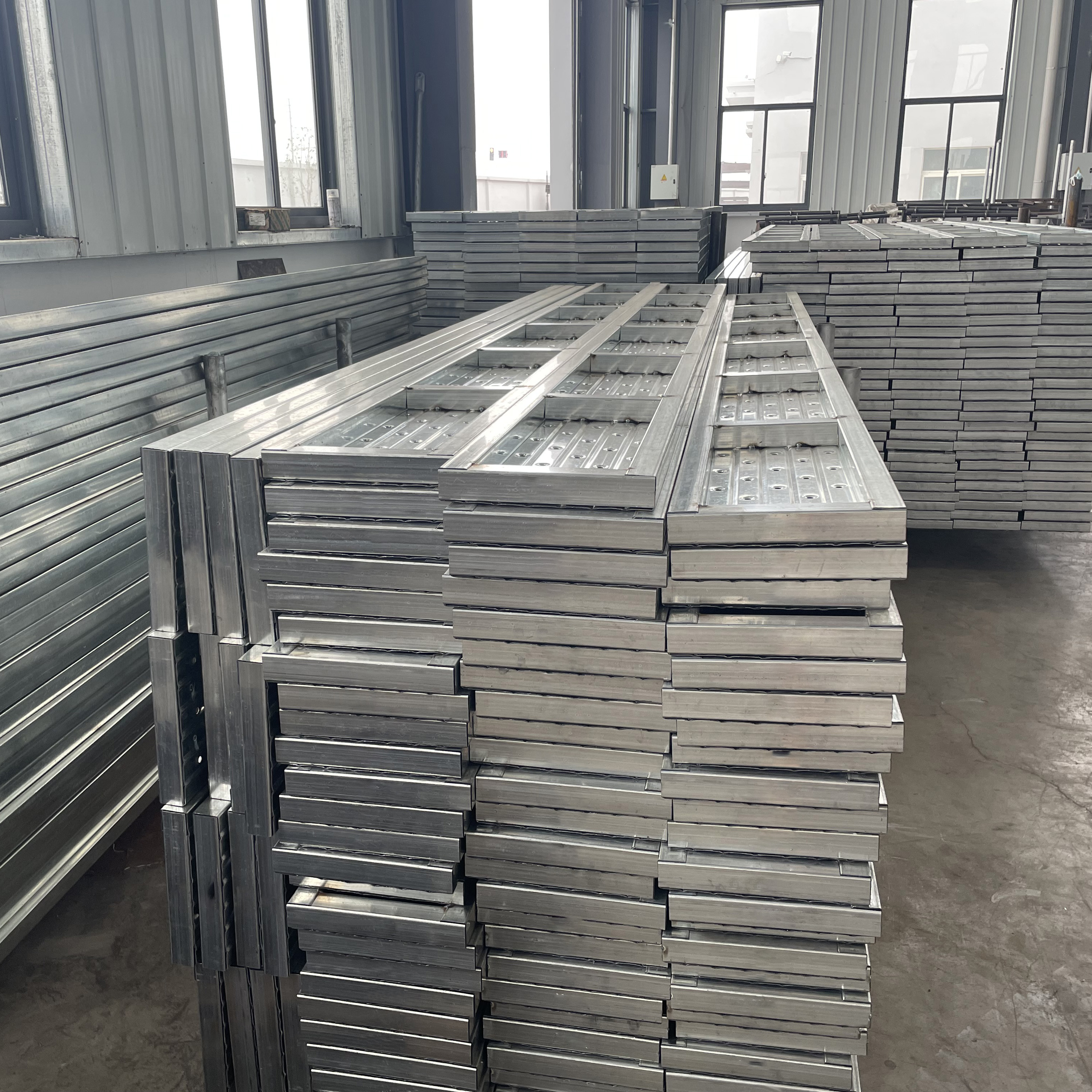 Zamknięta stalowa deska 