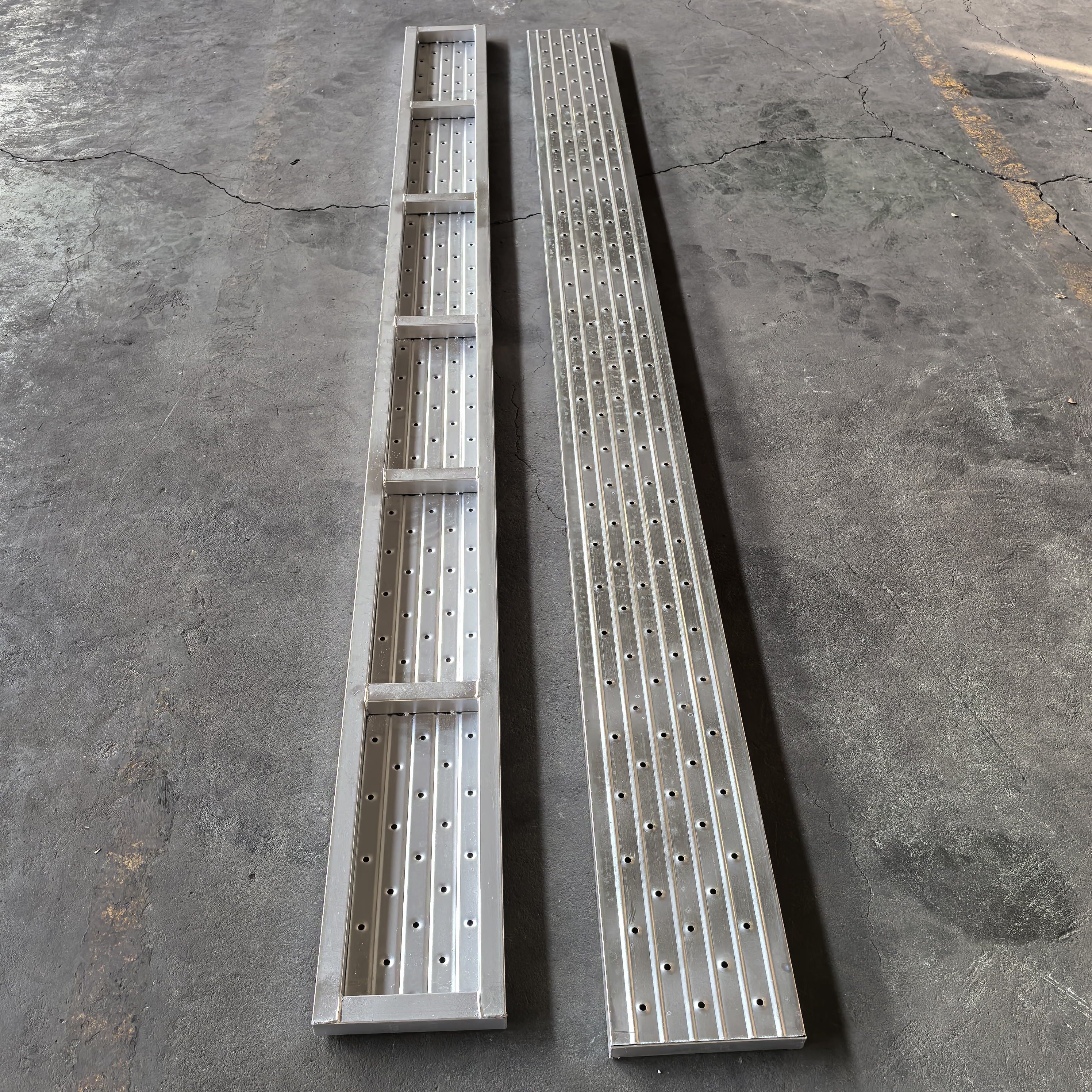 Zamknięta deska stalowa 