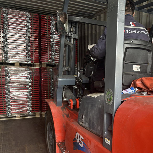 Wysyłka bramy z odwracalnym dostępem do drabiny