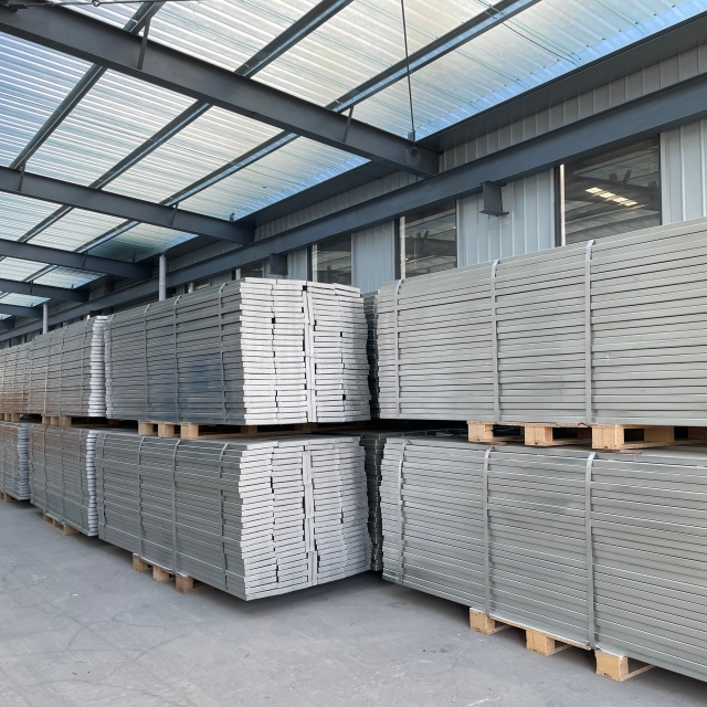 Zamknięta stalowa deska 3,0 m