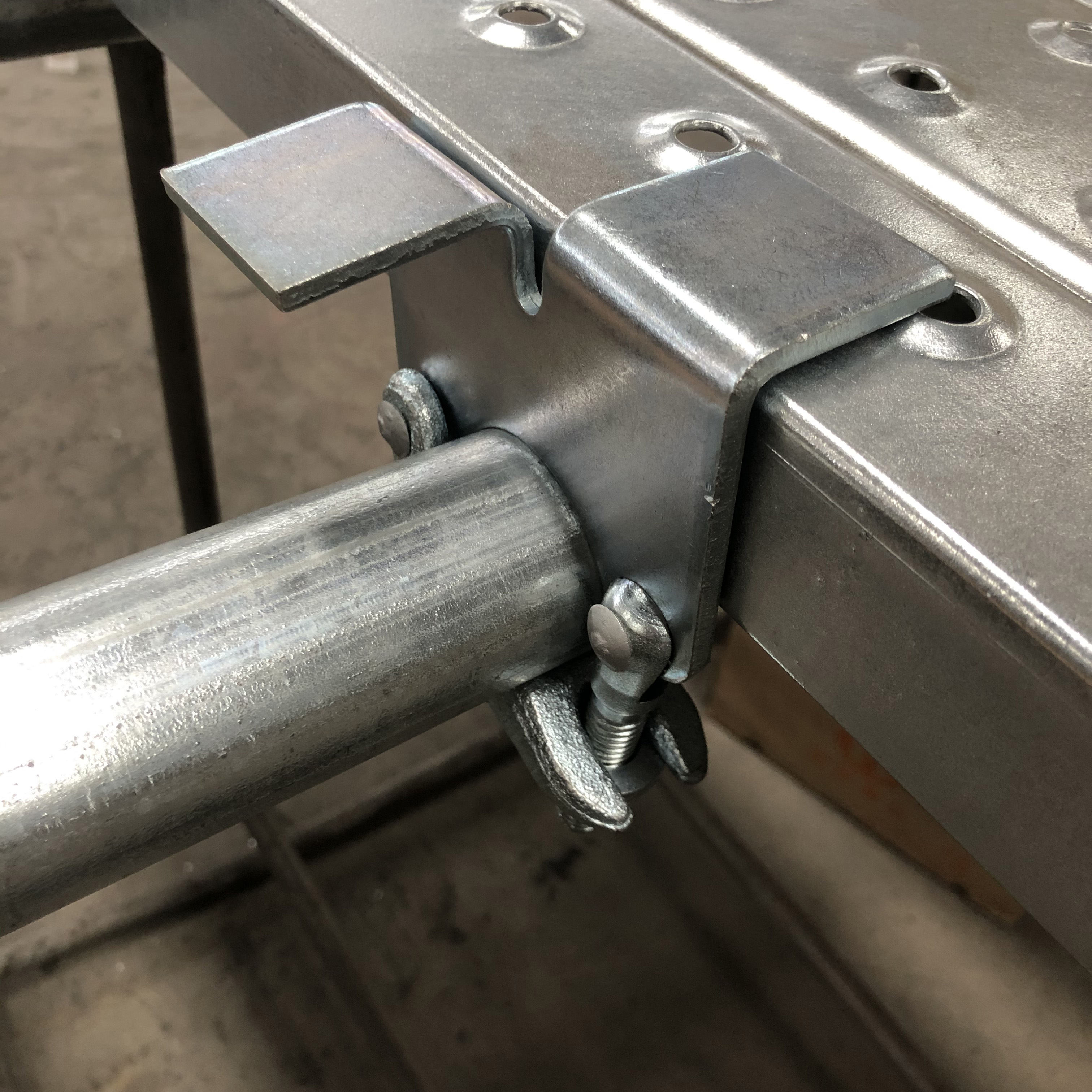 Spadek złącza zatrzymującego płytę