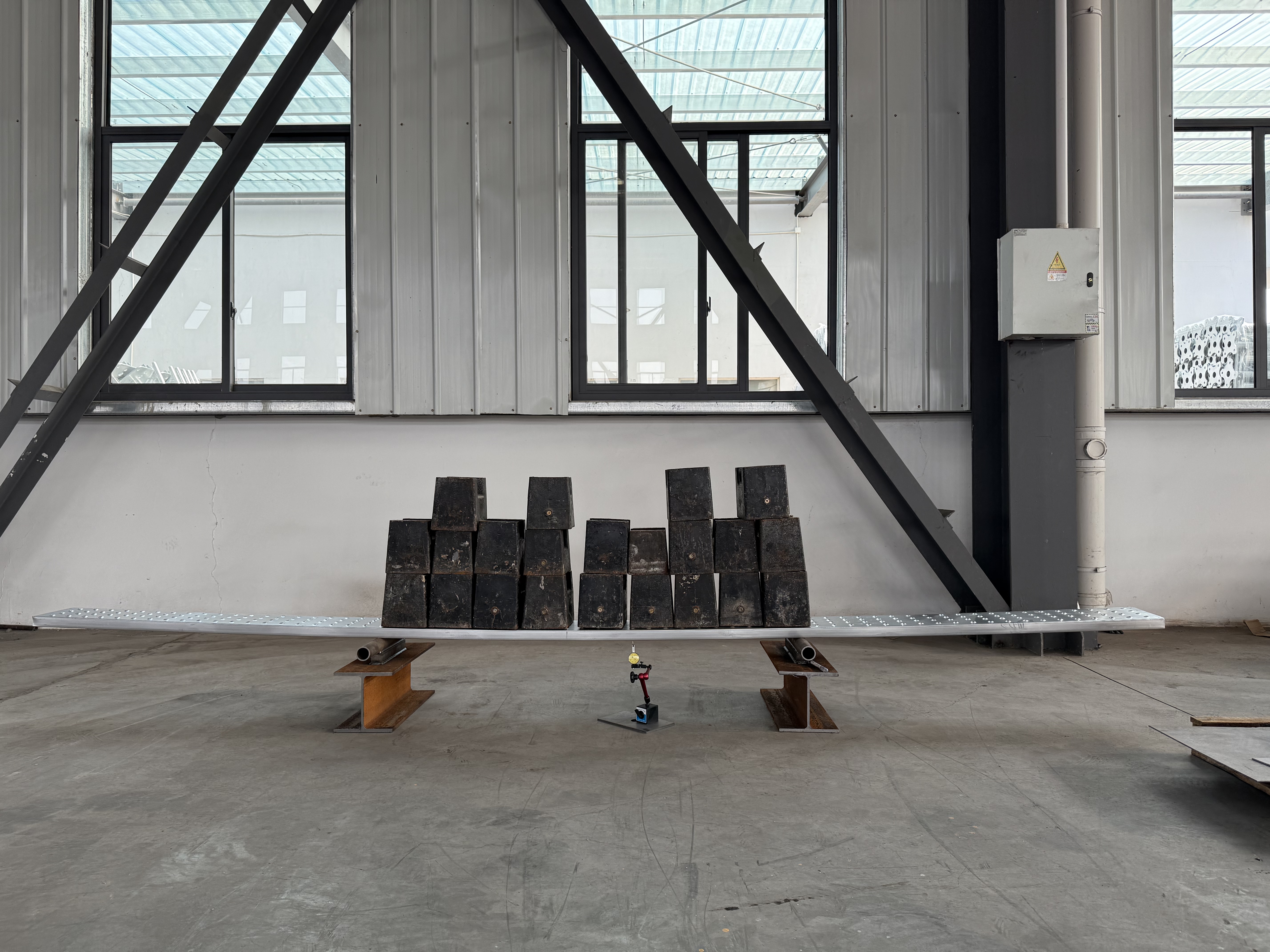 Zamknięta stalowa deska