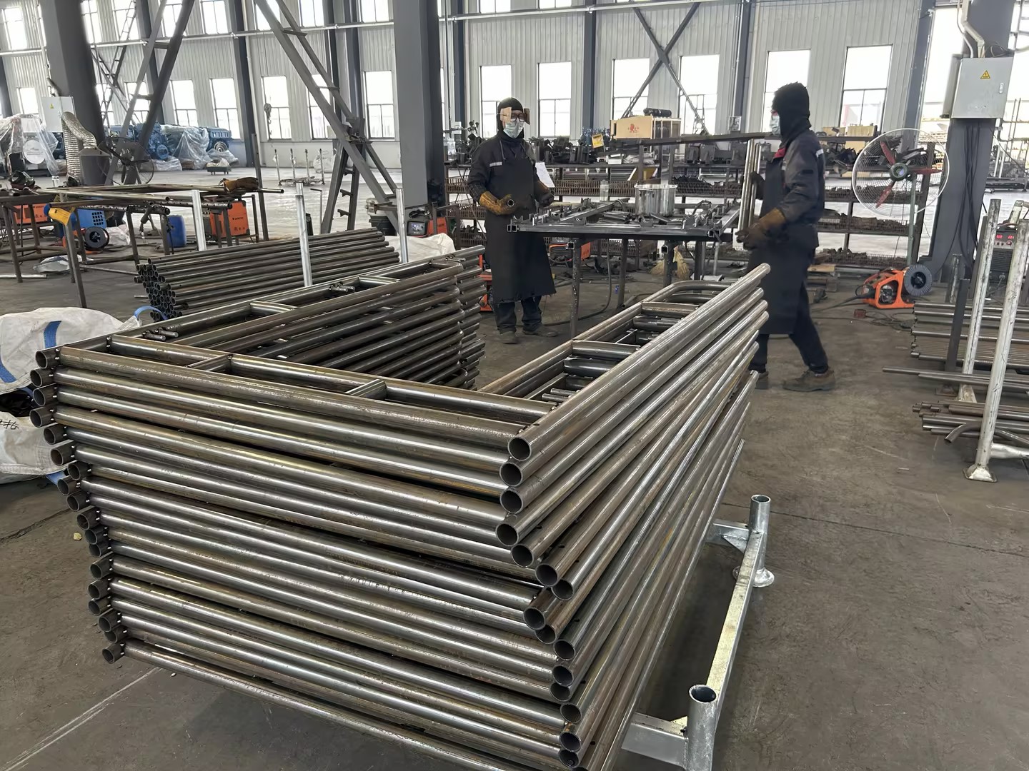 Przejdź przez rusztowanie 