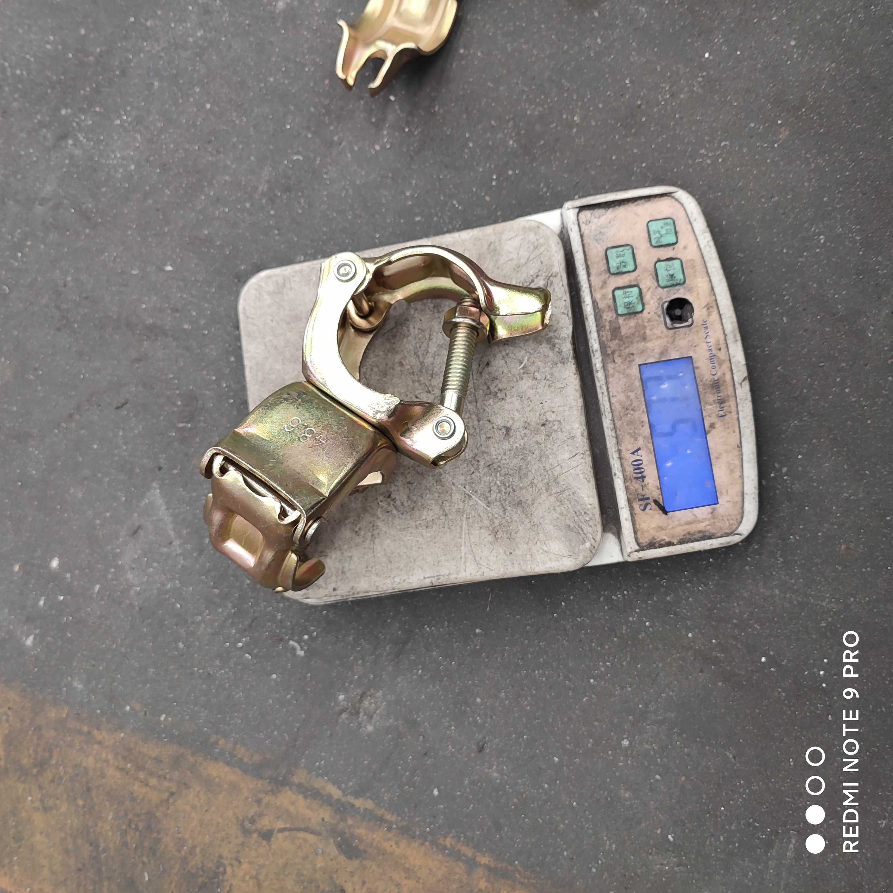 wciskany łącznik obrotowy 