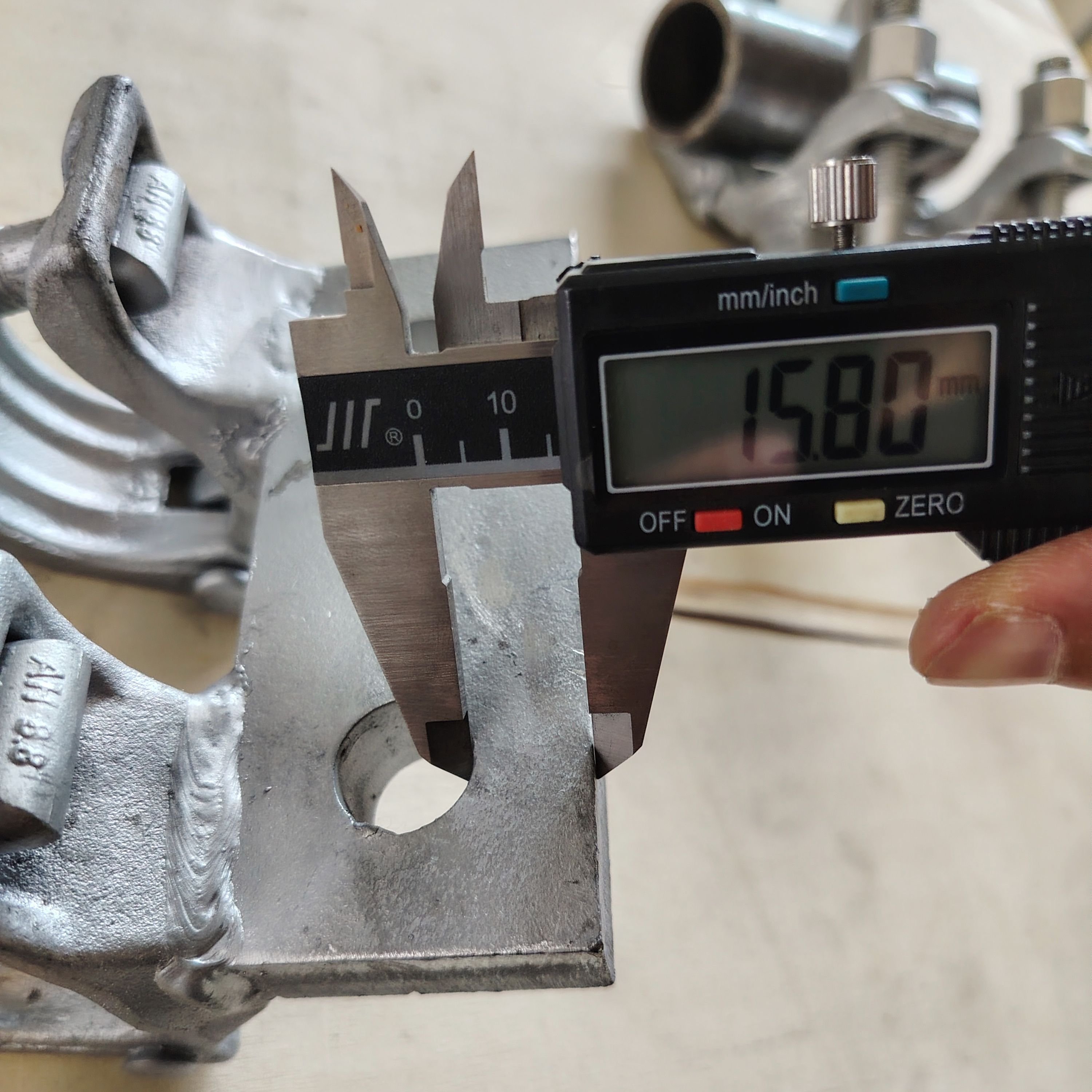 Podstawa na zam&oacute;wienie Specjalny zacisk do rusztowania Podstawa 