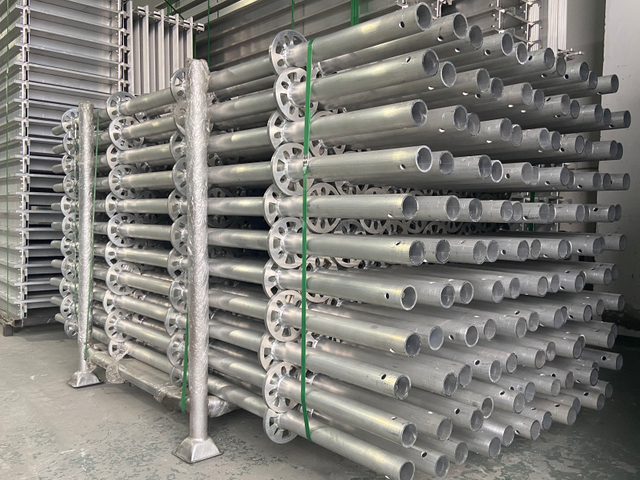 Aluminiowy standard rusztowania