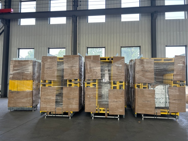 Spacer po rusztowaniu